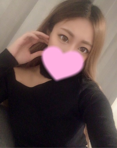 ろろ スレンダー美乳美女(受付イチオシ)さんの写真