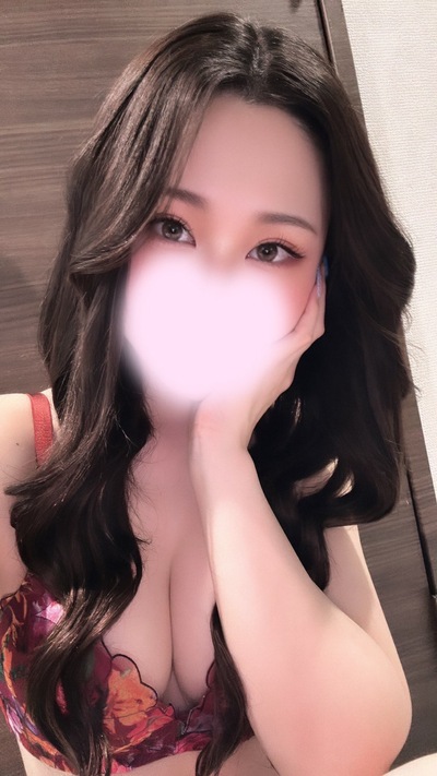 いおり 素人系清楚美巨乳美尻(受付イチオシ)さんの写真