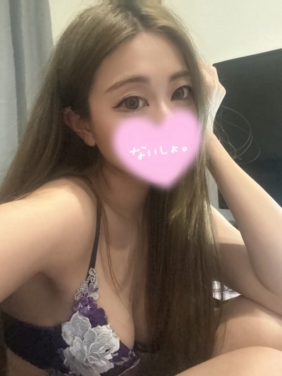 ろろ スレンダー美乳美女(受付イチオシ)さんの写真