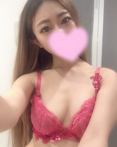 ろろ スレンダー美乳美女(受付イチオシ)さんの写真